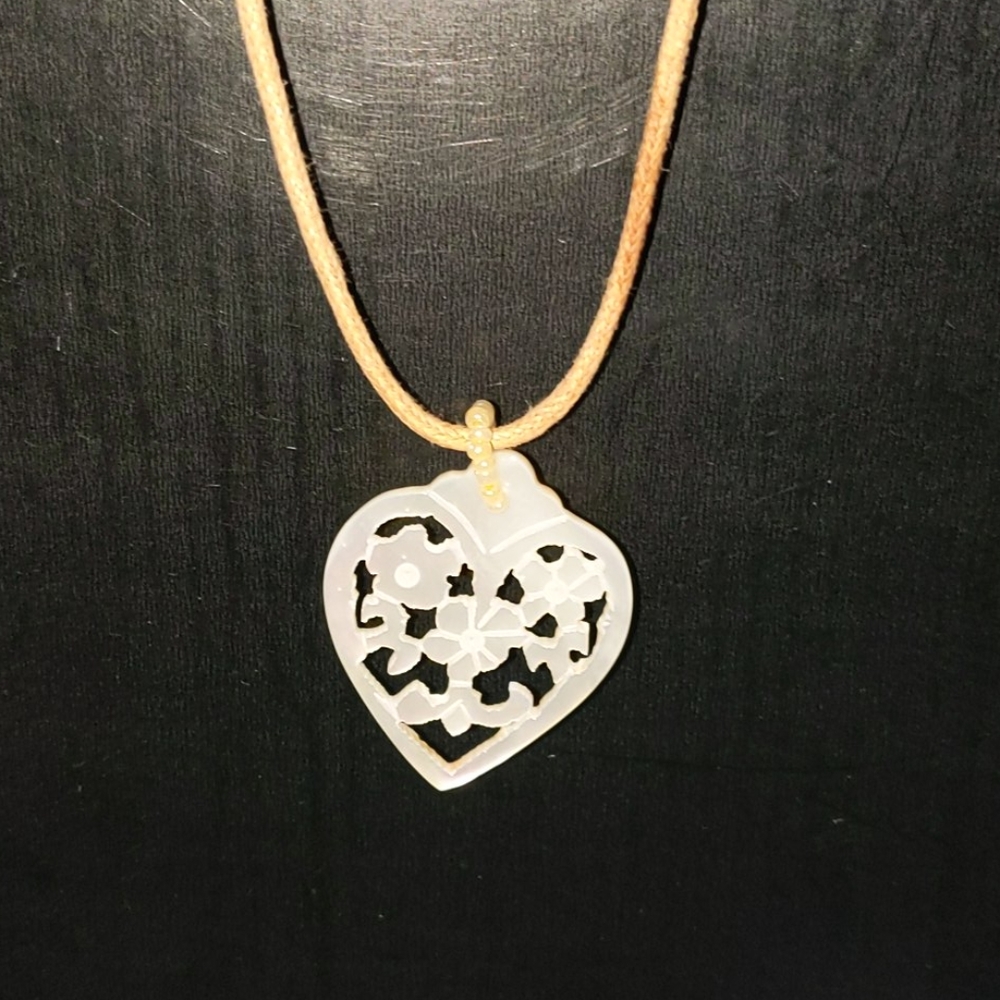 Cookie Lee beautiful shell heart necklace